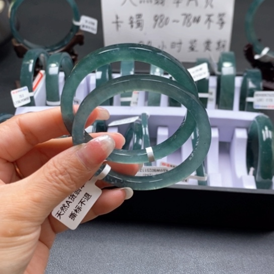 翡翠手镯未镶嵌冬***。55尺寸