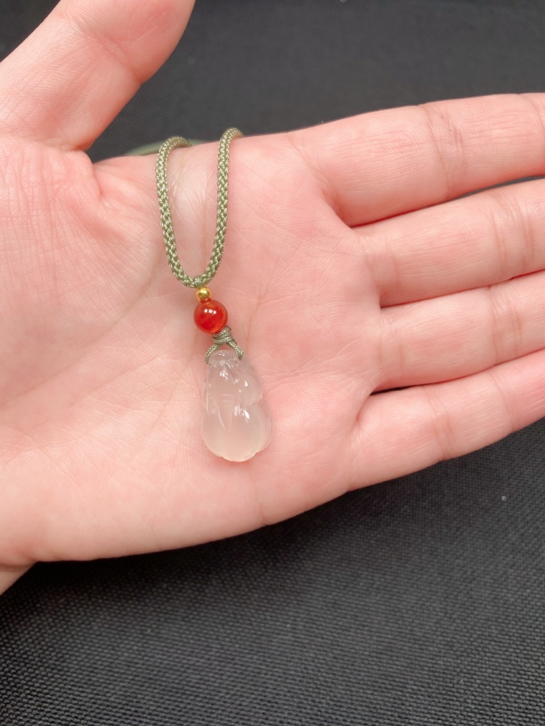 天然玛瑙玉髓貔貅吊坠挂件高冰高透男女款配绳多样性发货