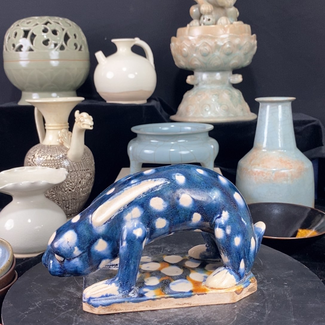 摆件三彩兔子瓷器