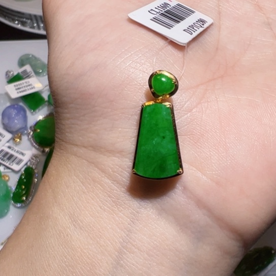 翡翠挂件18K金镶嵌翡翠