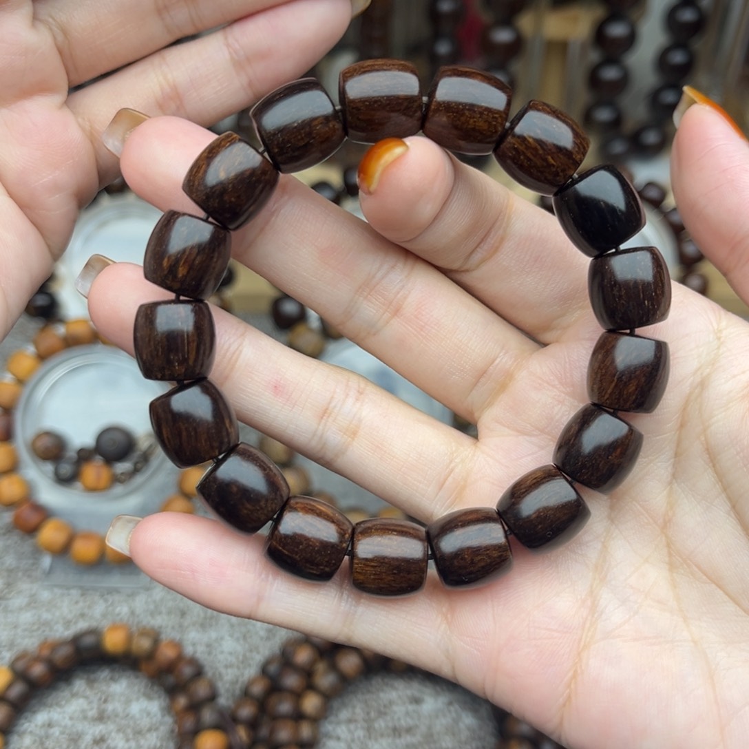 贡木巴布亚12/12黑红留疤