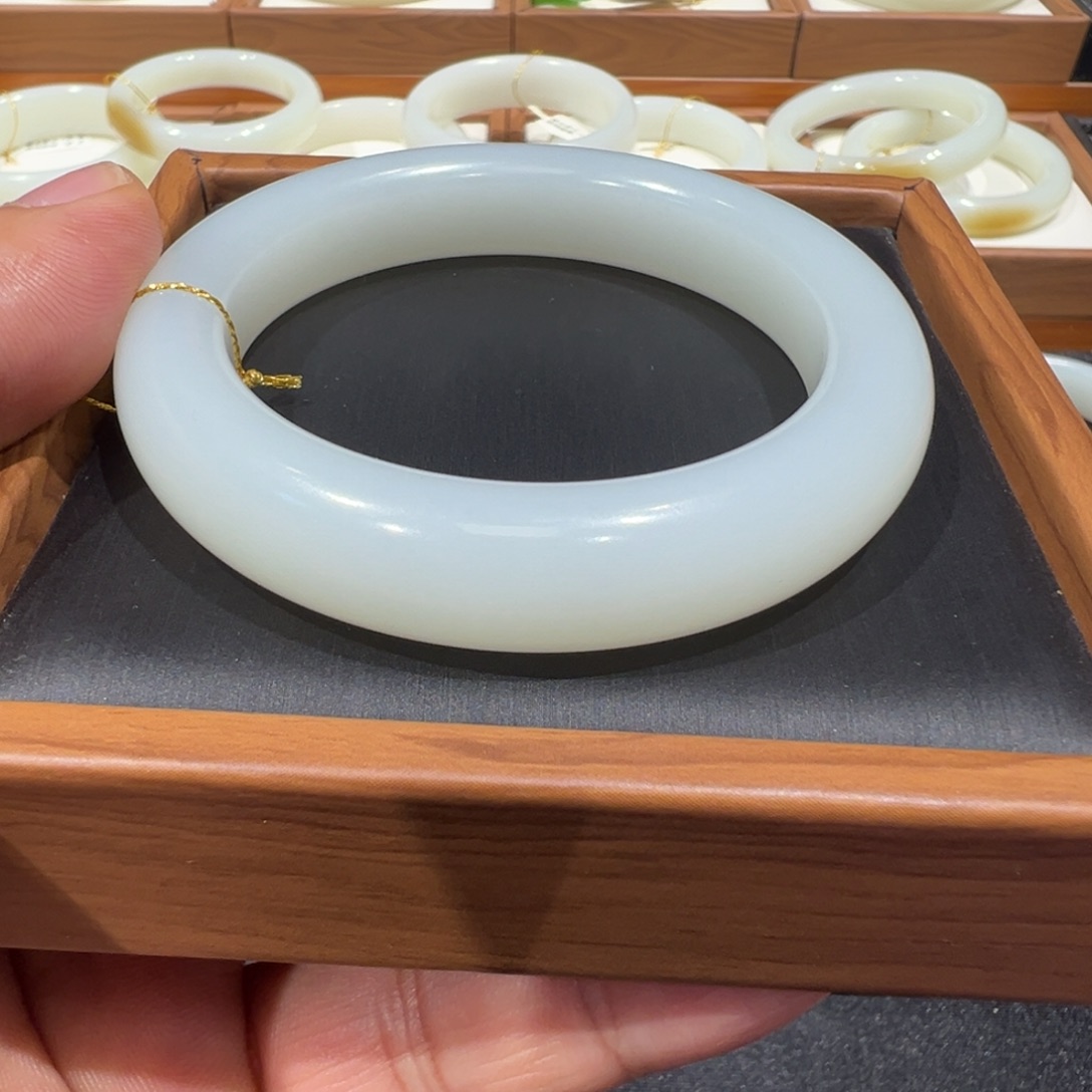 和田玉未镶嵌手镯