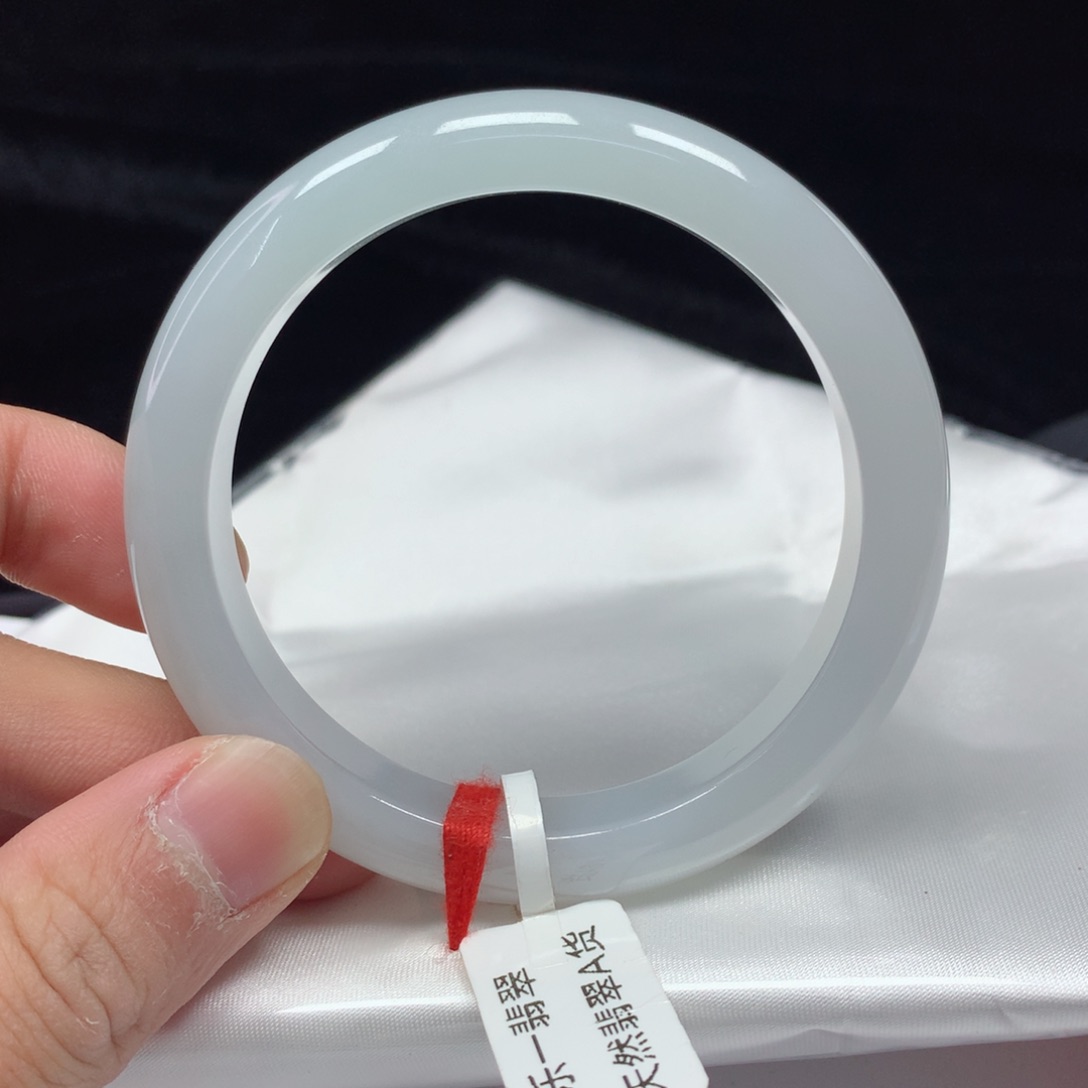 翡翠手镯（圆镯）未镶嵌55.8