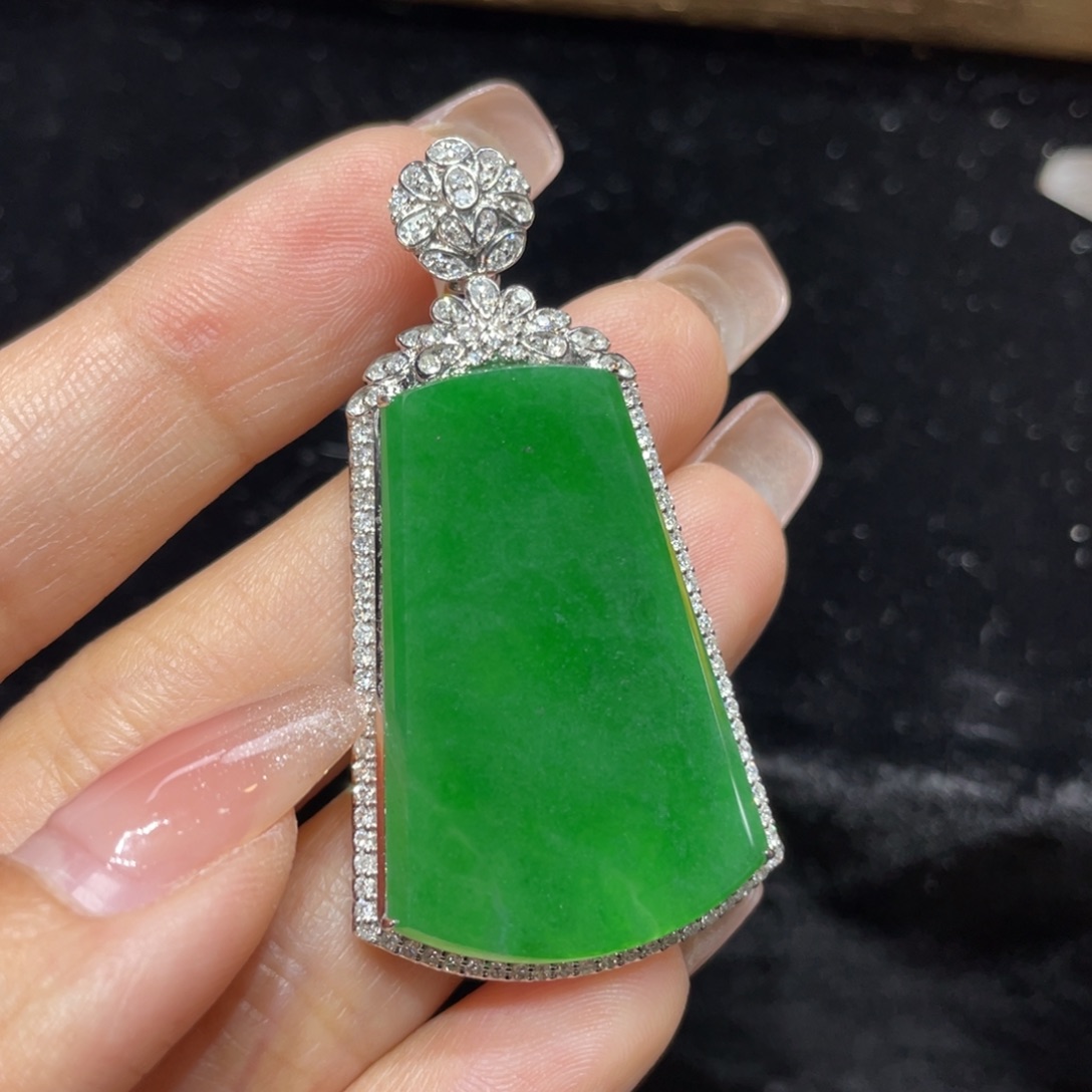 翡翠颈饰18K金镶嵌天然缅甸翡翠