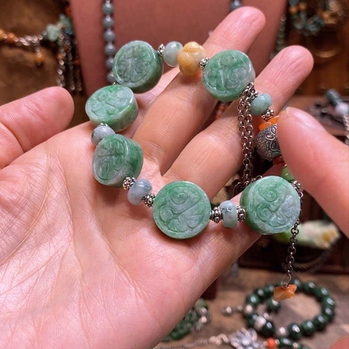 翡翠未镶嵌吊坠(赠链)