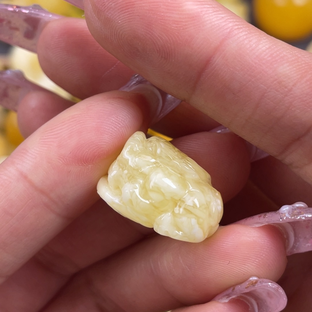 琥珀裸石未镶嵌蜜蜡