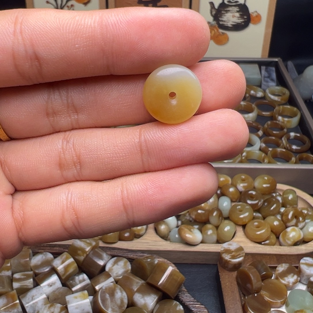 和田玉（糖玉）未镶嵌珠宝奇石平安扣福利