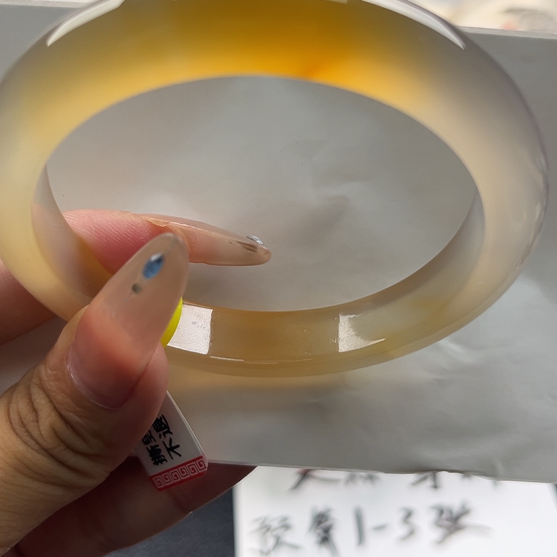 卷****玛瑙/玉髓手镯未镶嵌