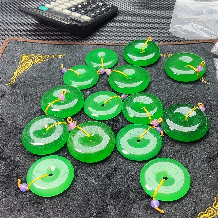 翡翠颈饰未镶嵌啊啊