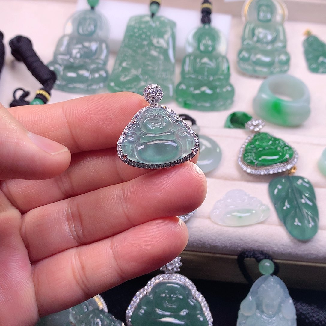 翡翠颈饰未镶嵌翡翠