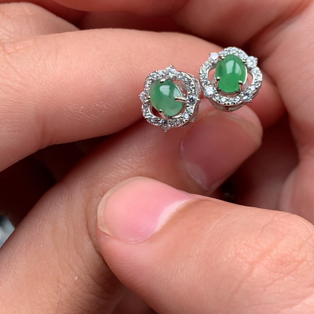 翡翠未镶嵌颈饰你是