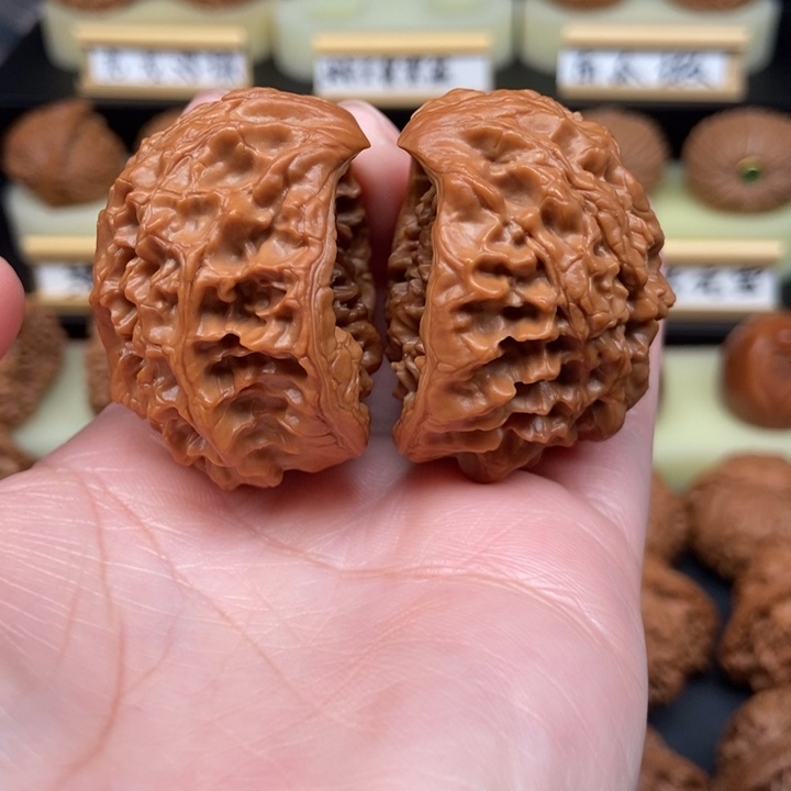 文玩核桃吊坠蛇王