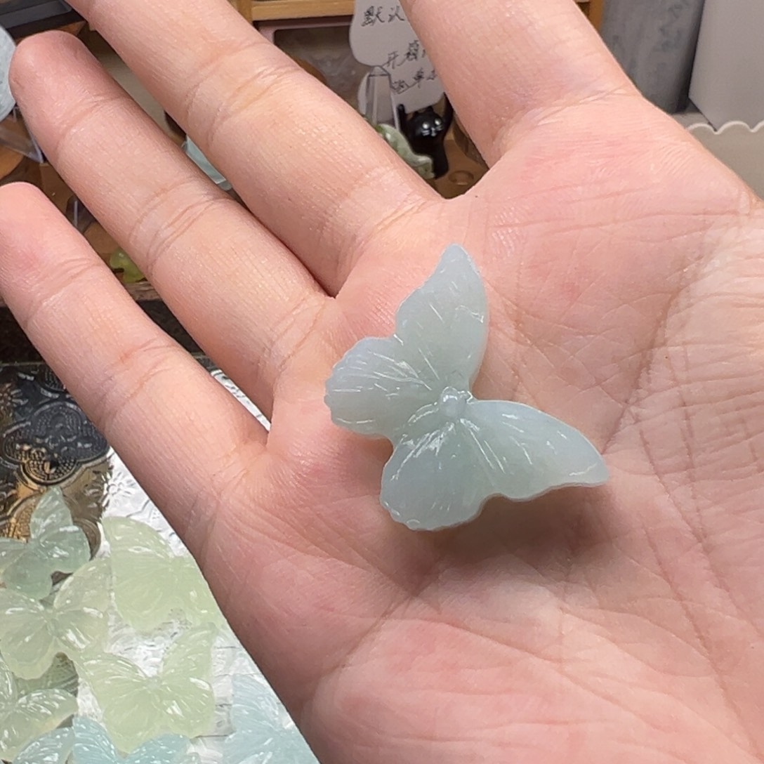 人****蛇纹石玉未镶嵌蝴蝶