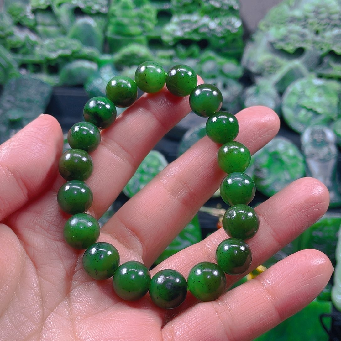 和田玉（碧玉）未镶嵌珠宝奇石