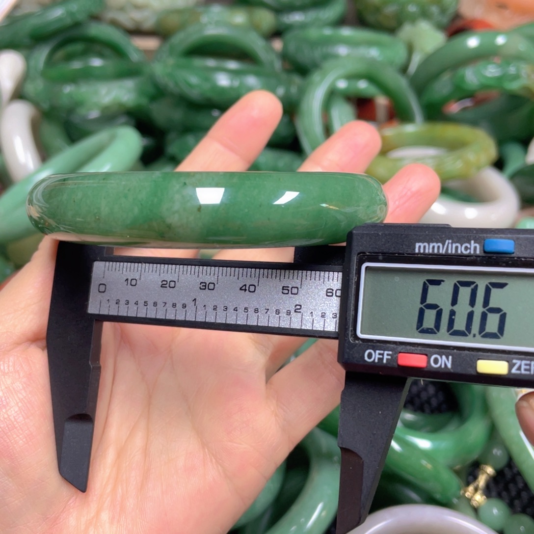 石英质玉未镶嵌手镯