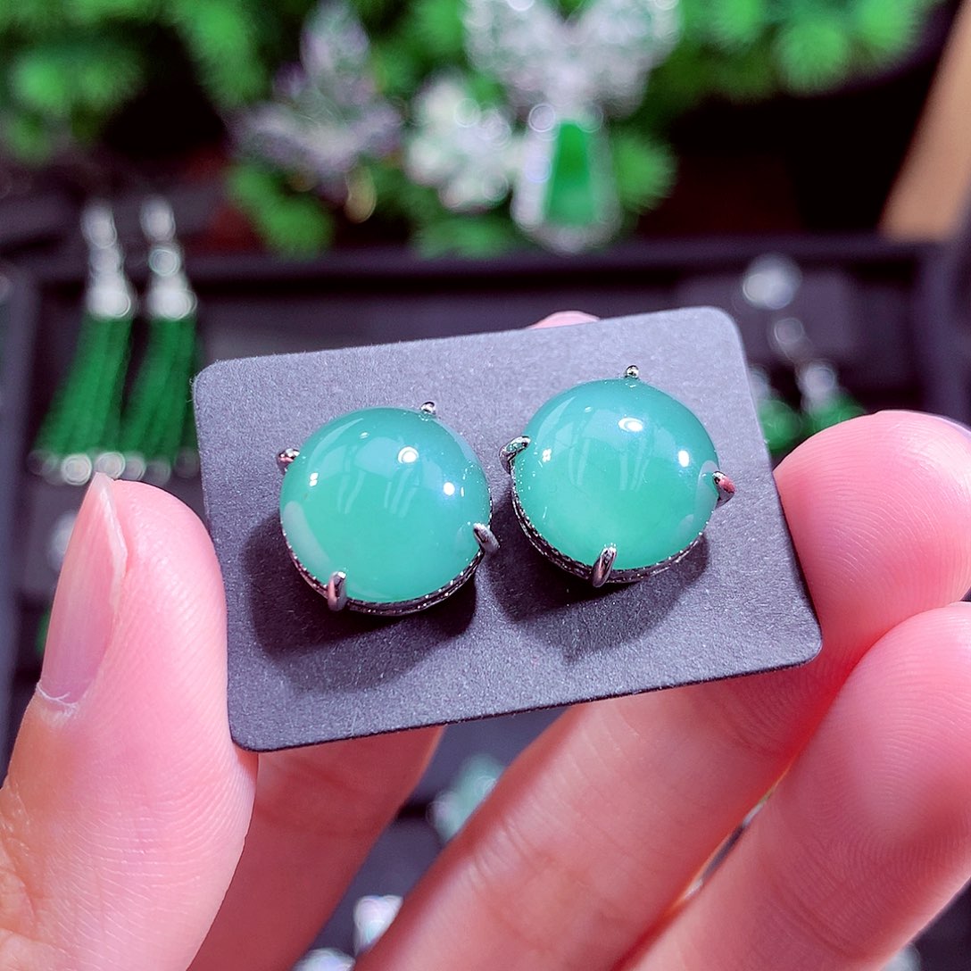 颈饰未镶嵌翡翠天然