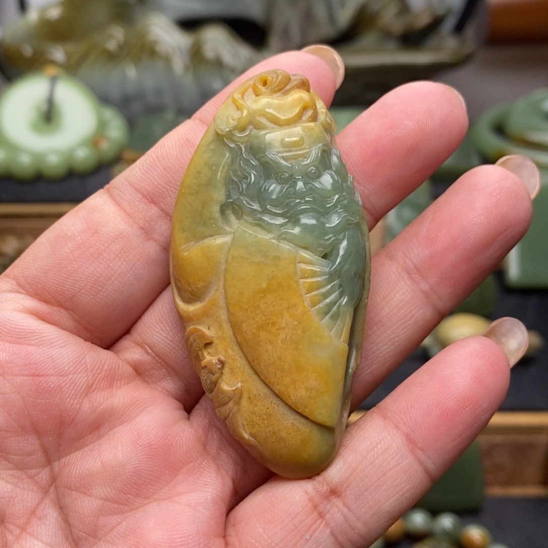 未镶嵌岫岩河磨玉（透闪石质玉）把件