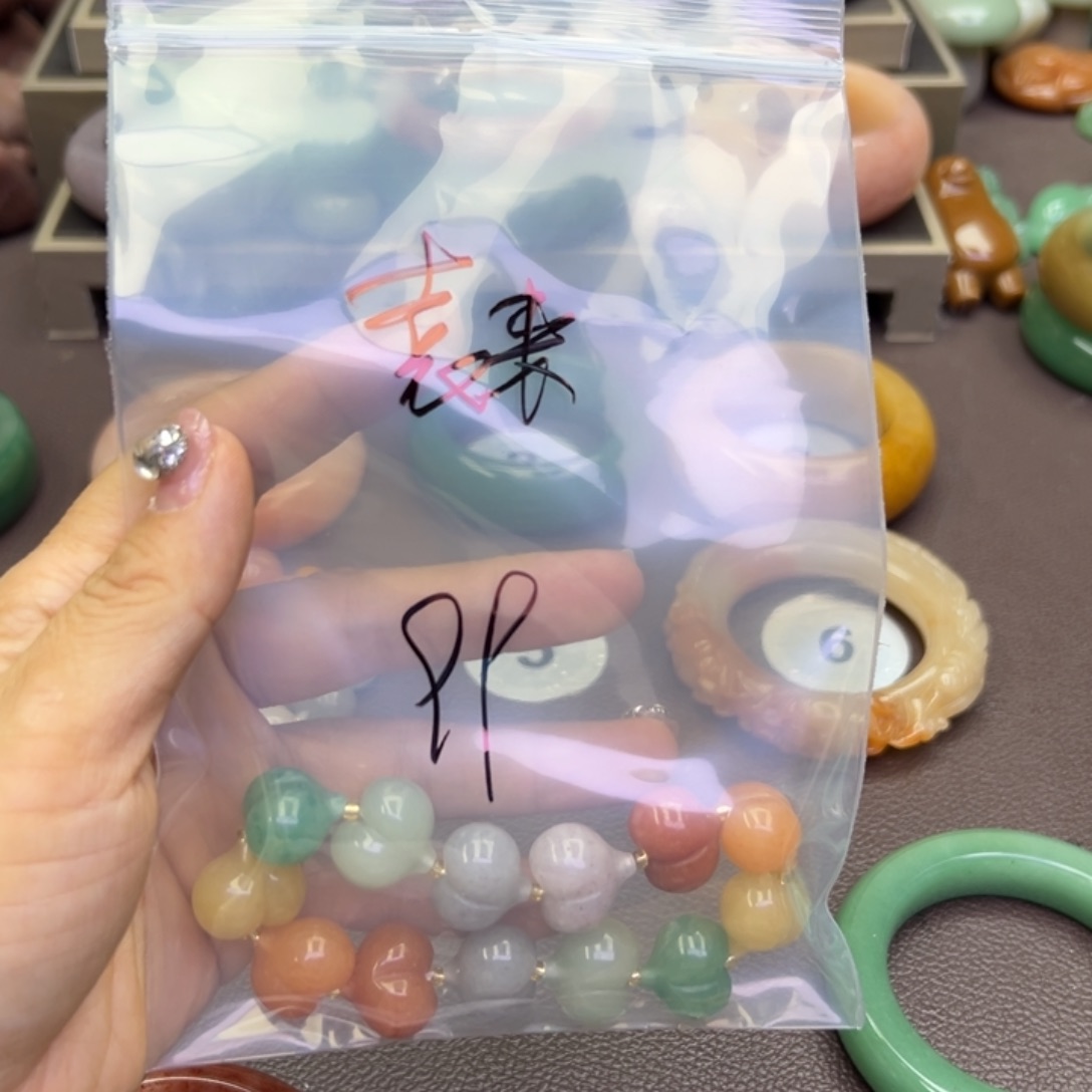 未镶嵌手镯石英岩玉袁****吖