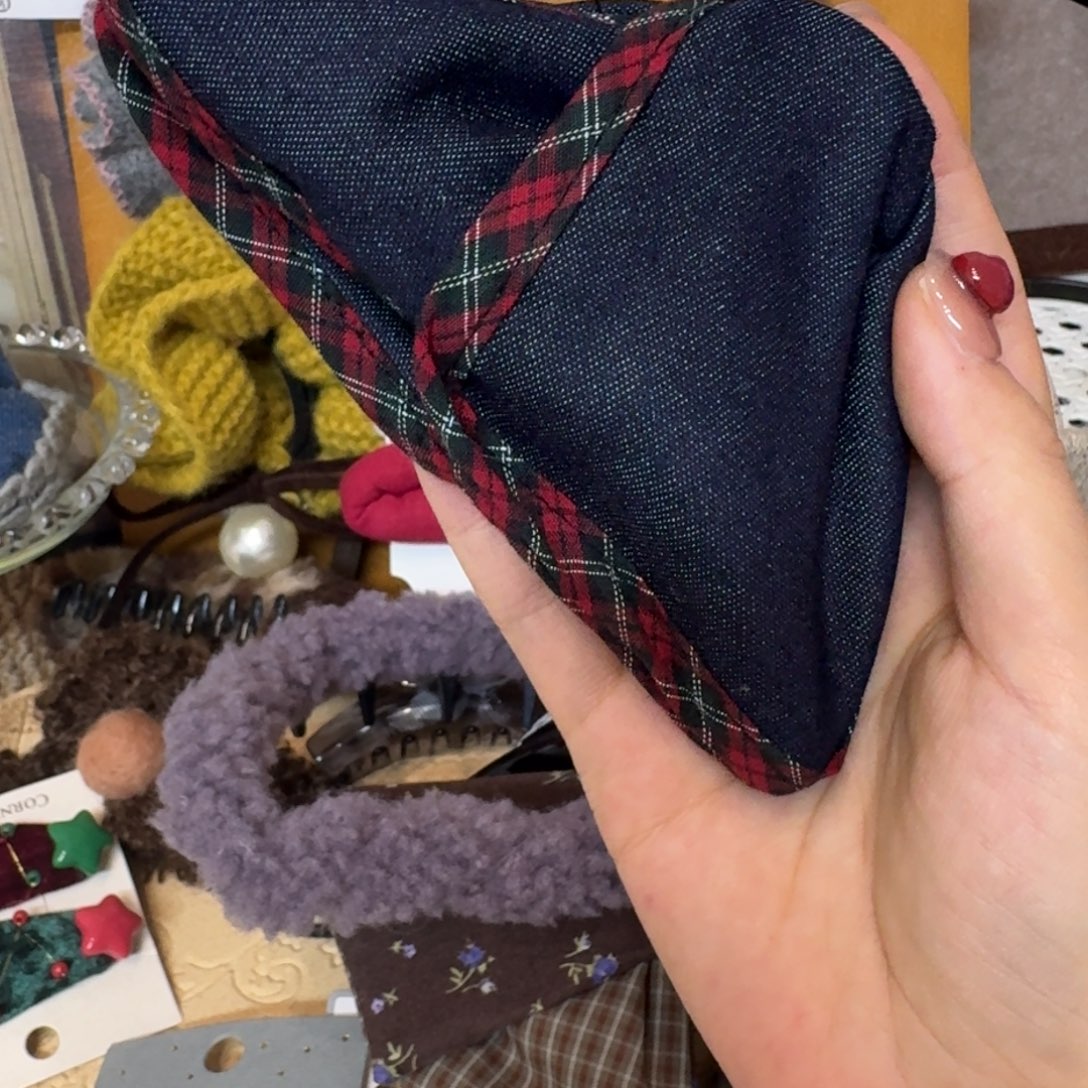 布艺铁合金蓝色格子三角抓