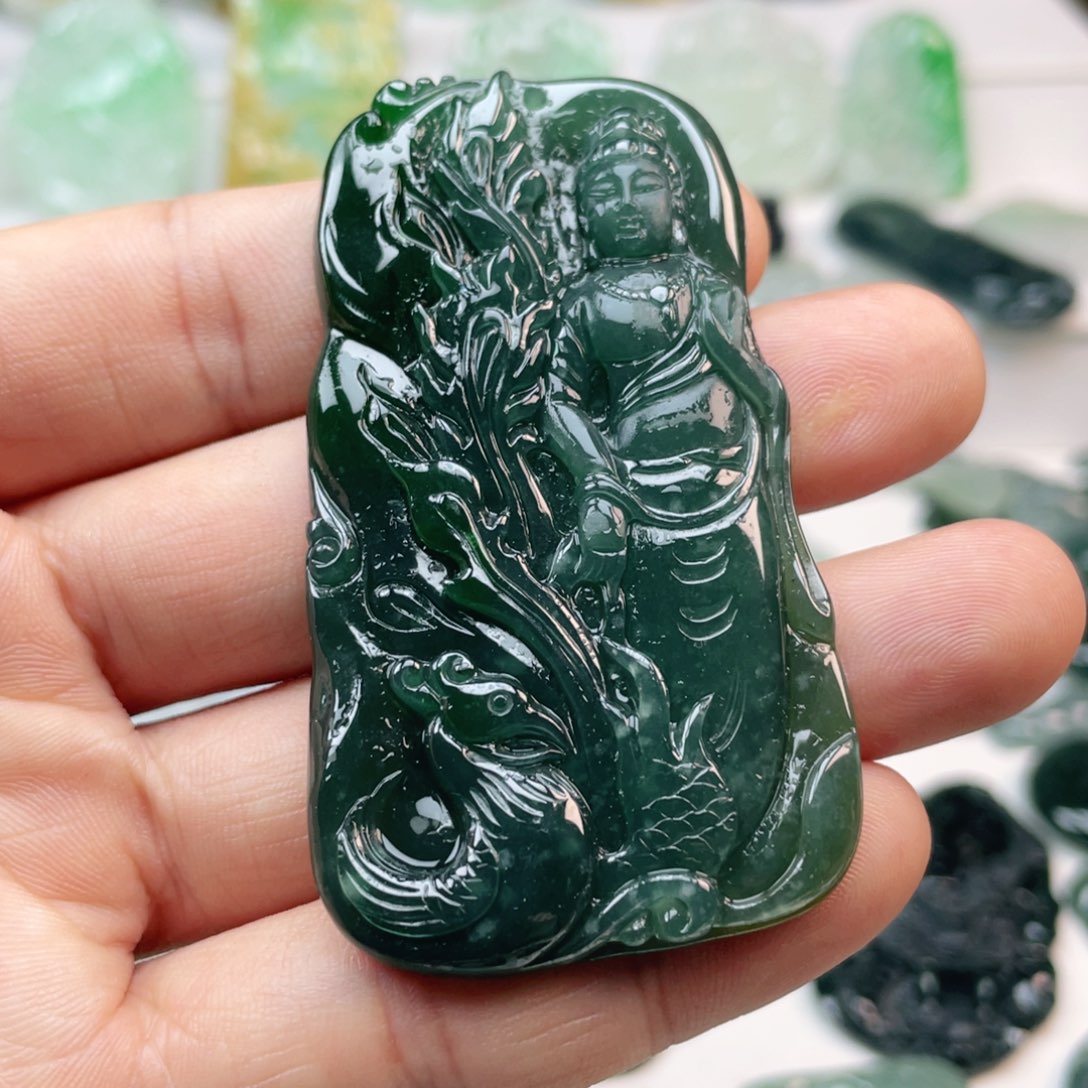 翡翠颈饰未镶嵌观音