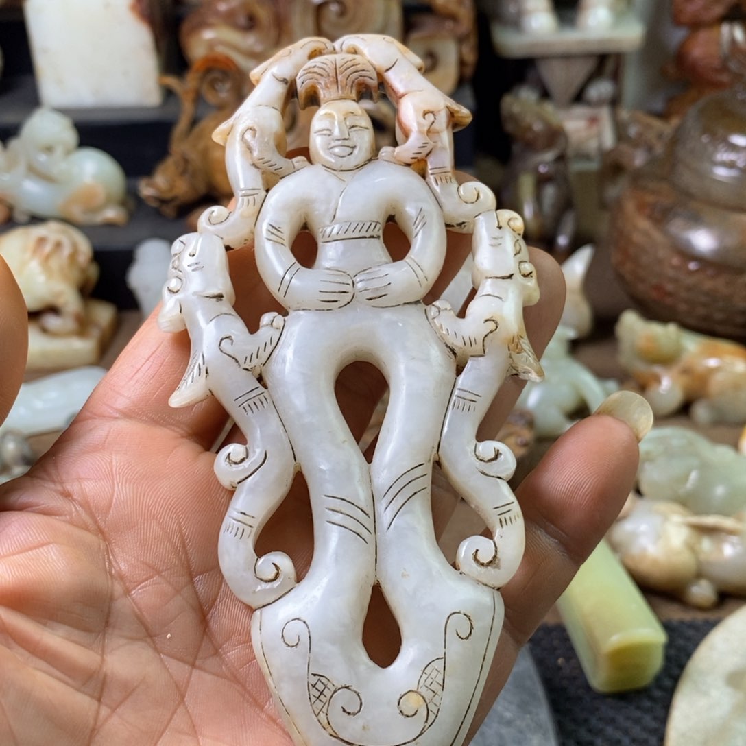 颈饰未镶嵌和田玉（青玉）