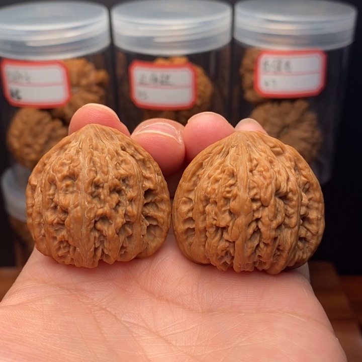 把件文玩核桃麻核桃密纹红宝石38