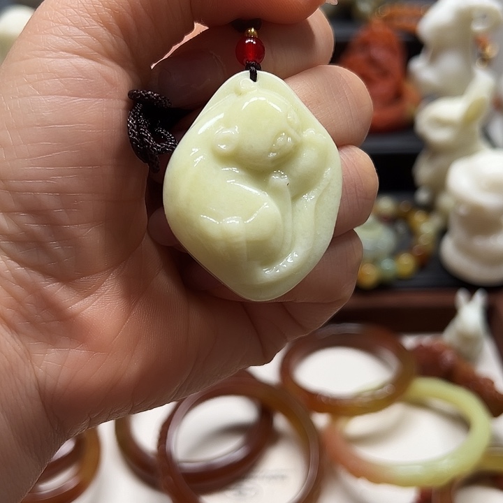 蛇纹石玉吊坠未镶嵌