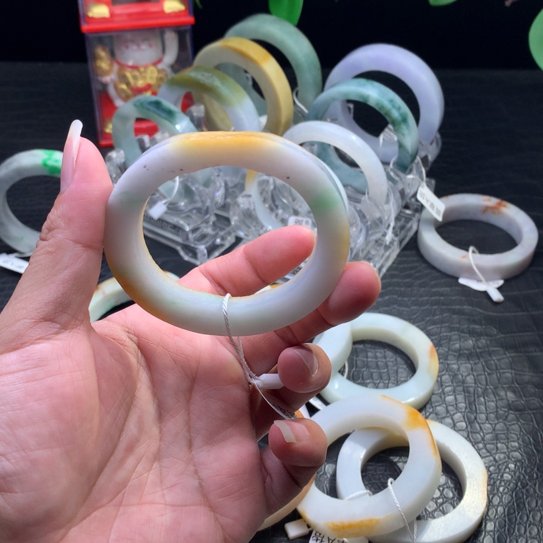 定制翡翠未镶嵌手镯