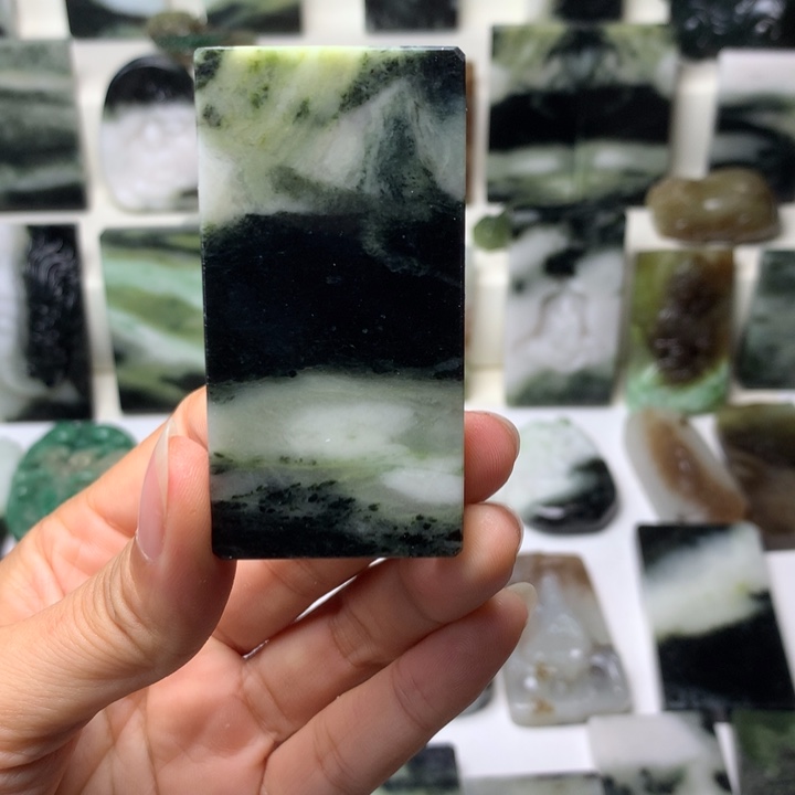 独山玉未镶嵌颈饰