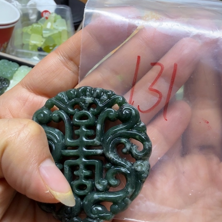 透闪石-蛇纹石玉挂坠未镶嵌