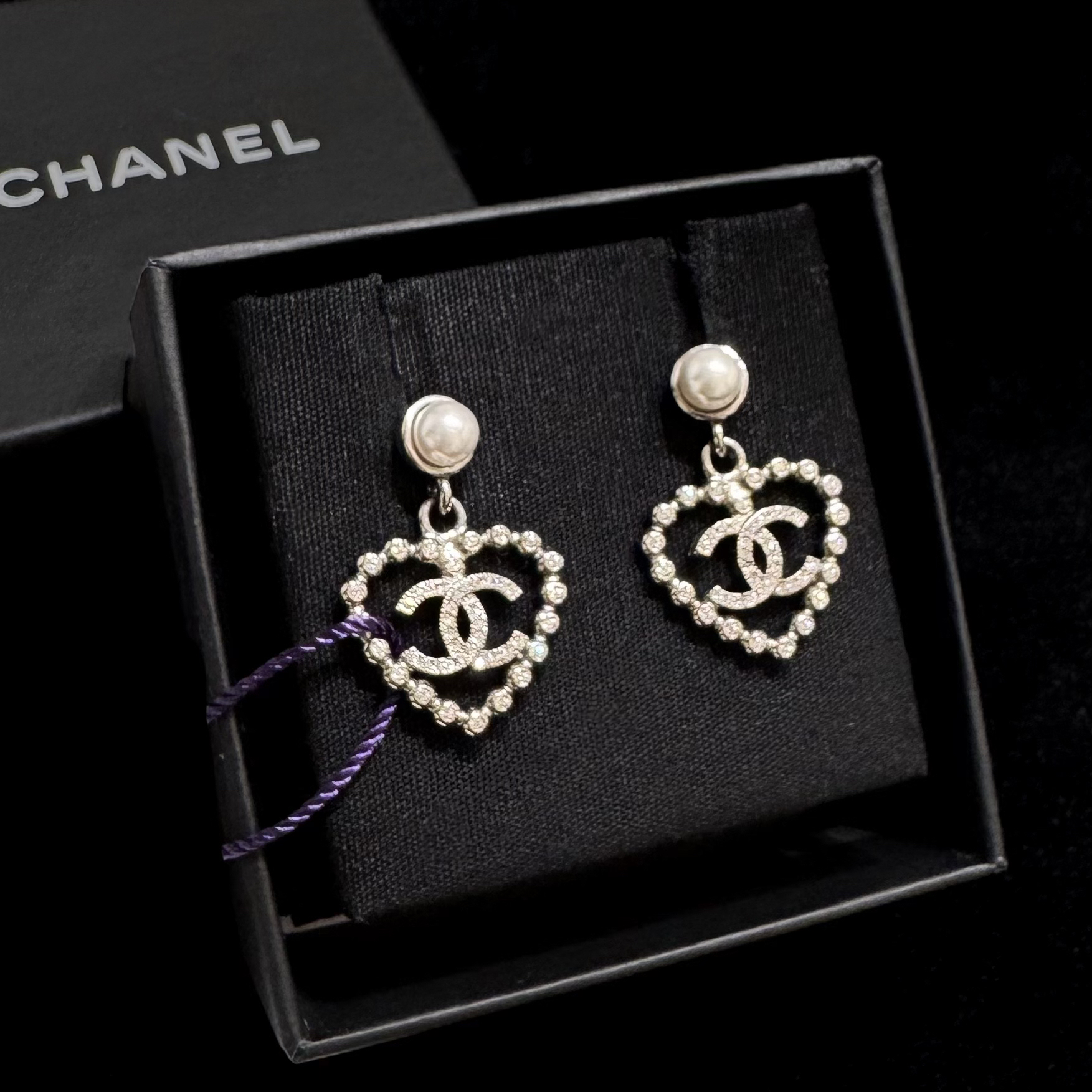 95新 Chanel/香奈儿 25p银色满钻镂空爱心双c耳钉 92519089
