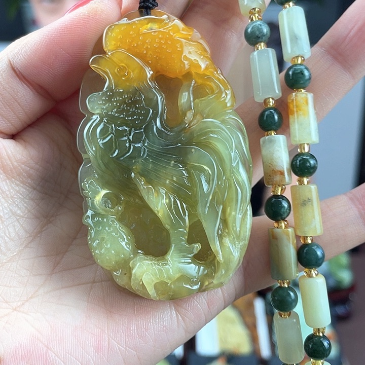 蛇纹石玉未镶嵌颈饰
