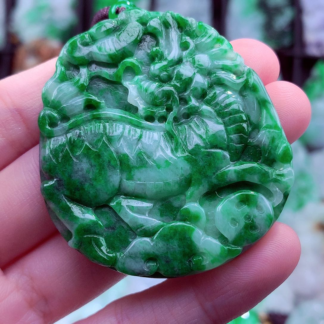 翡翠未镶嵌颈饰挂件