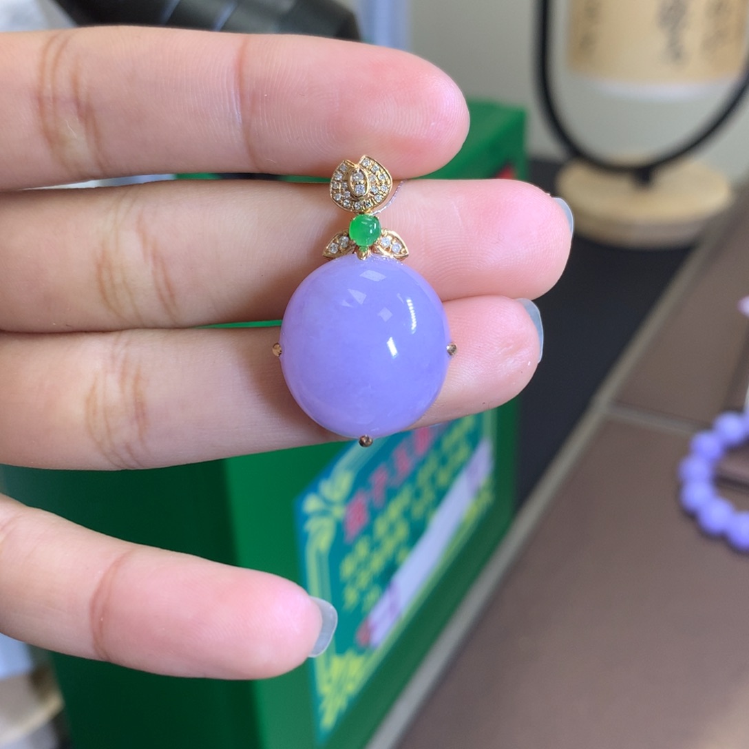 翡翠颈饰18K金镶嵌翡翠