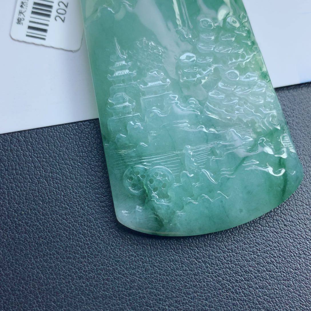 翡翠颈饰未镶嵌山水牌