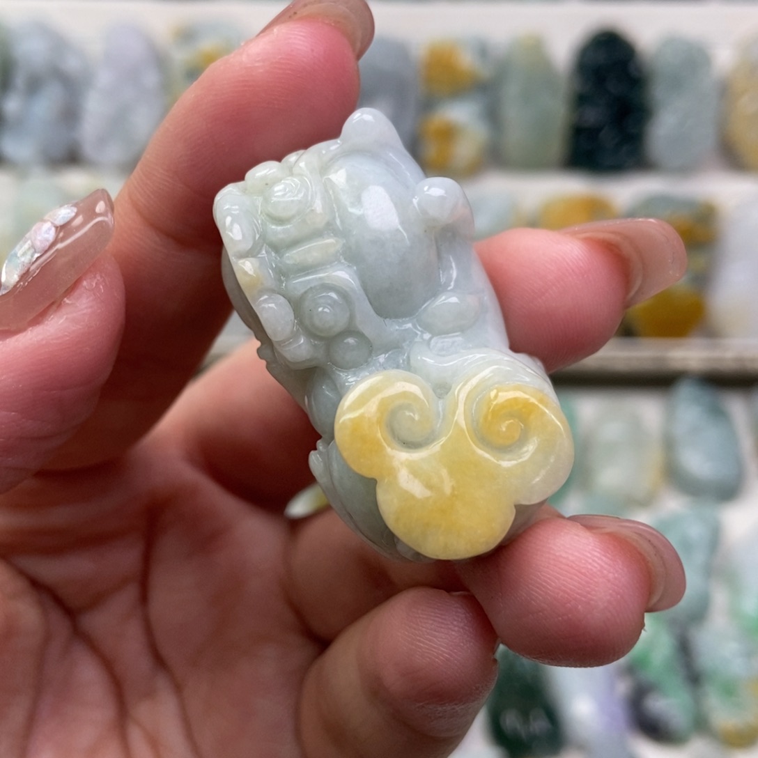 翡翠吊坠(赠链)未镶嵌