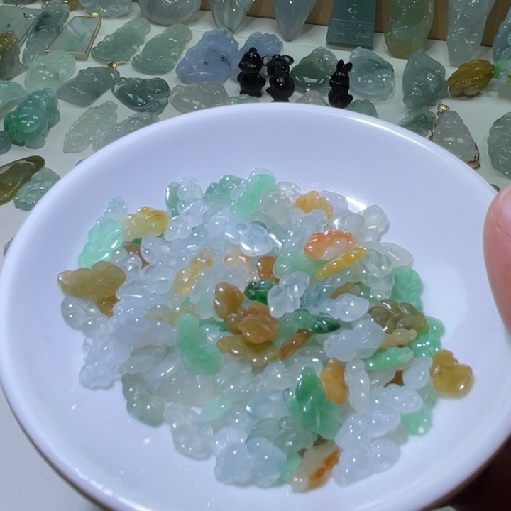 翡翠未镶嵌颈饰15