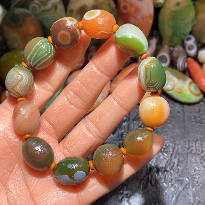 石英质玉颈饰未镶嵌简****洁