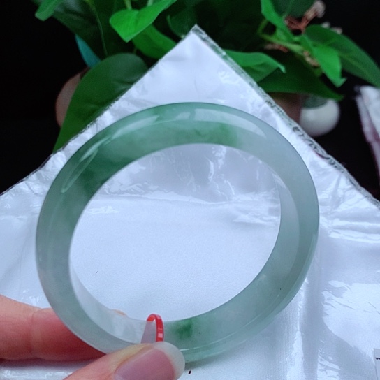 翡翠手镯未镶嵌       正圈57 冰飘绿花
