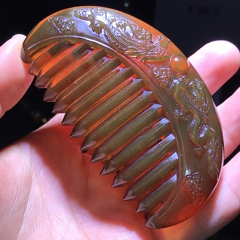 琥珀颈饰未镶嵌漏：一梳百顺重47克