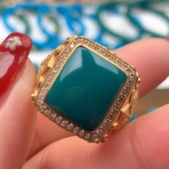 绿松石车挂18K金镶嵌