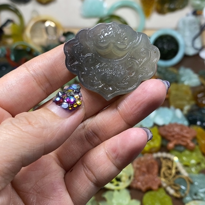 蛇纹石玉未镶嵌吊坠