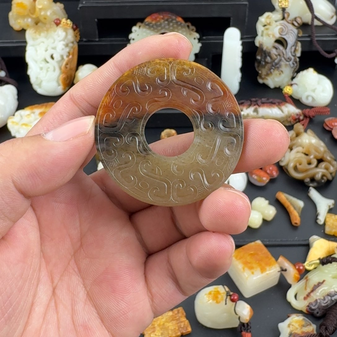 和田玉（糖玉）颈饰未镶嵌岁**歌