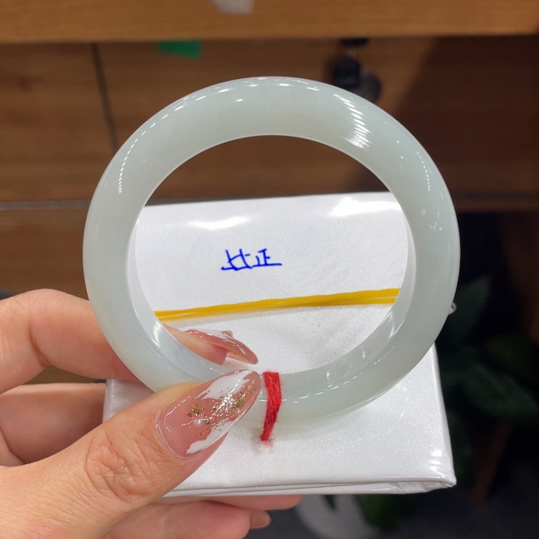 翡翠手镯未镶嵌缅甸翡翠