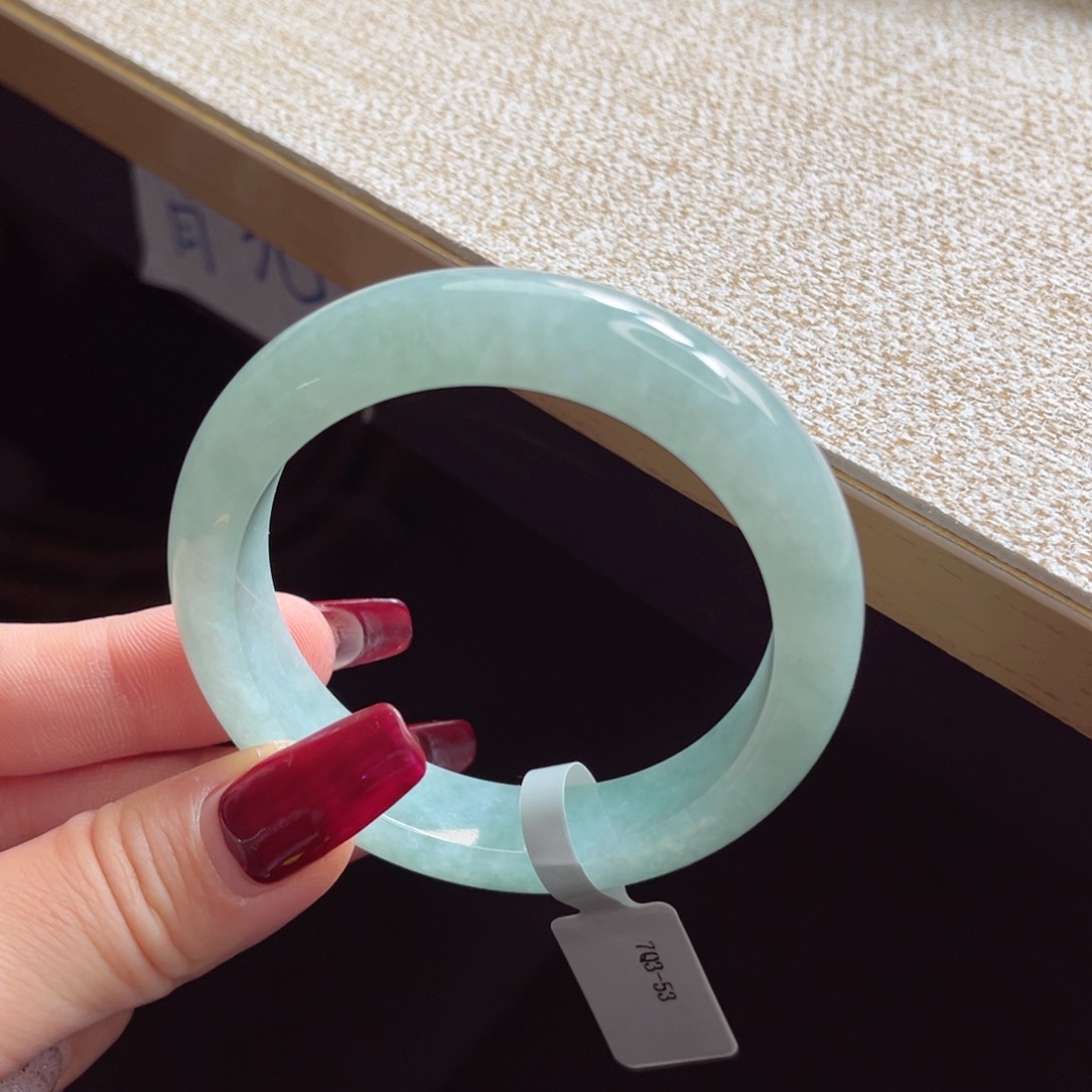 翡翠手镯未镶嵌手镯