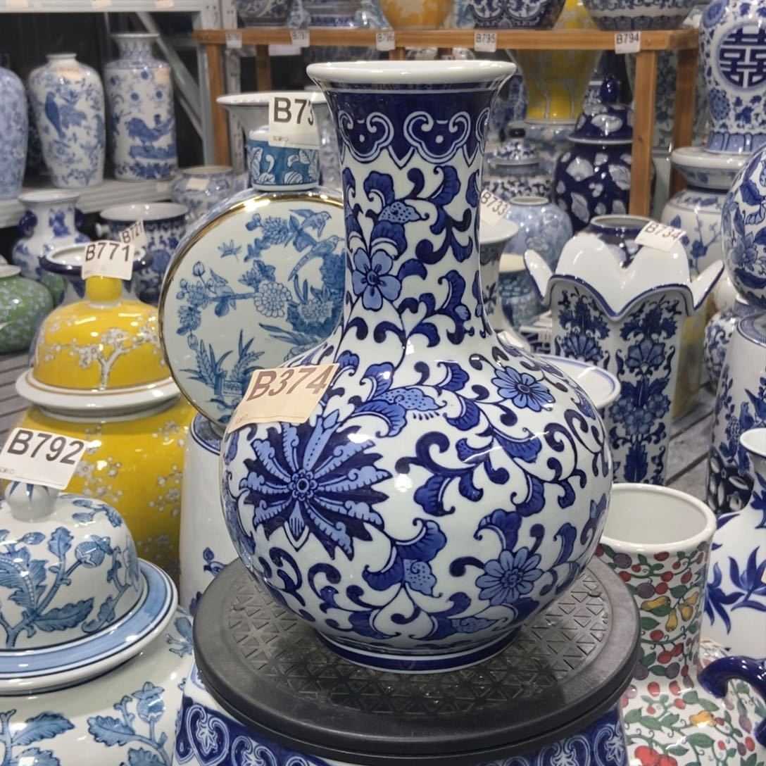 摆件花瓶手绘釉下彩