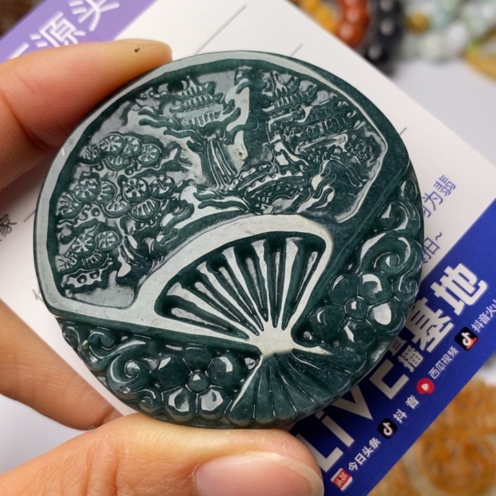 翡翠颈饰未镶嵌翡翠