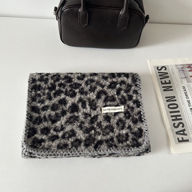 新款女冬季韩版围巾时尚减龄百搭气质高雅保暖豹纹大围脖高级感