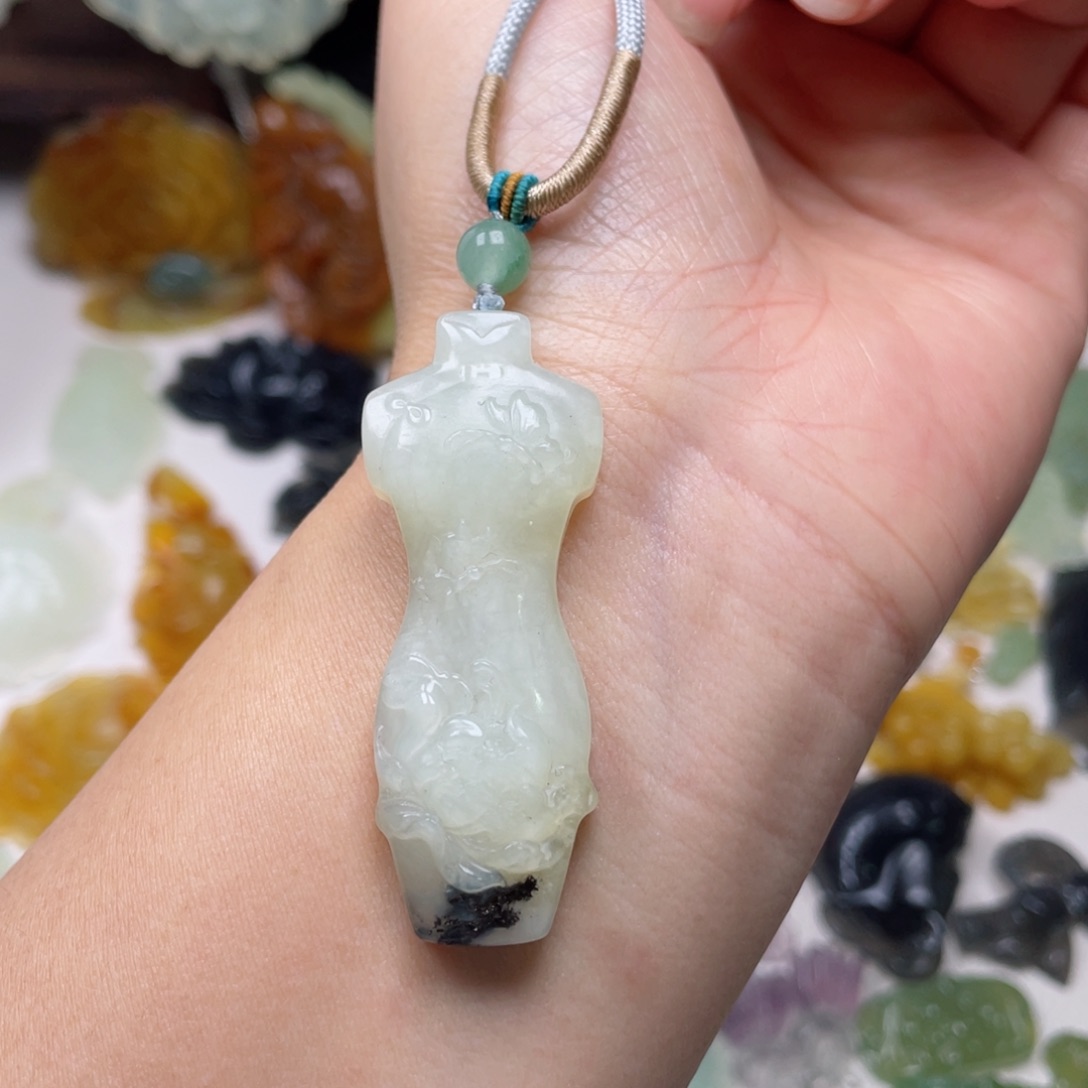 蛇纹石玉颈饰未镶嵌