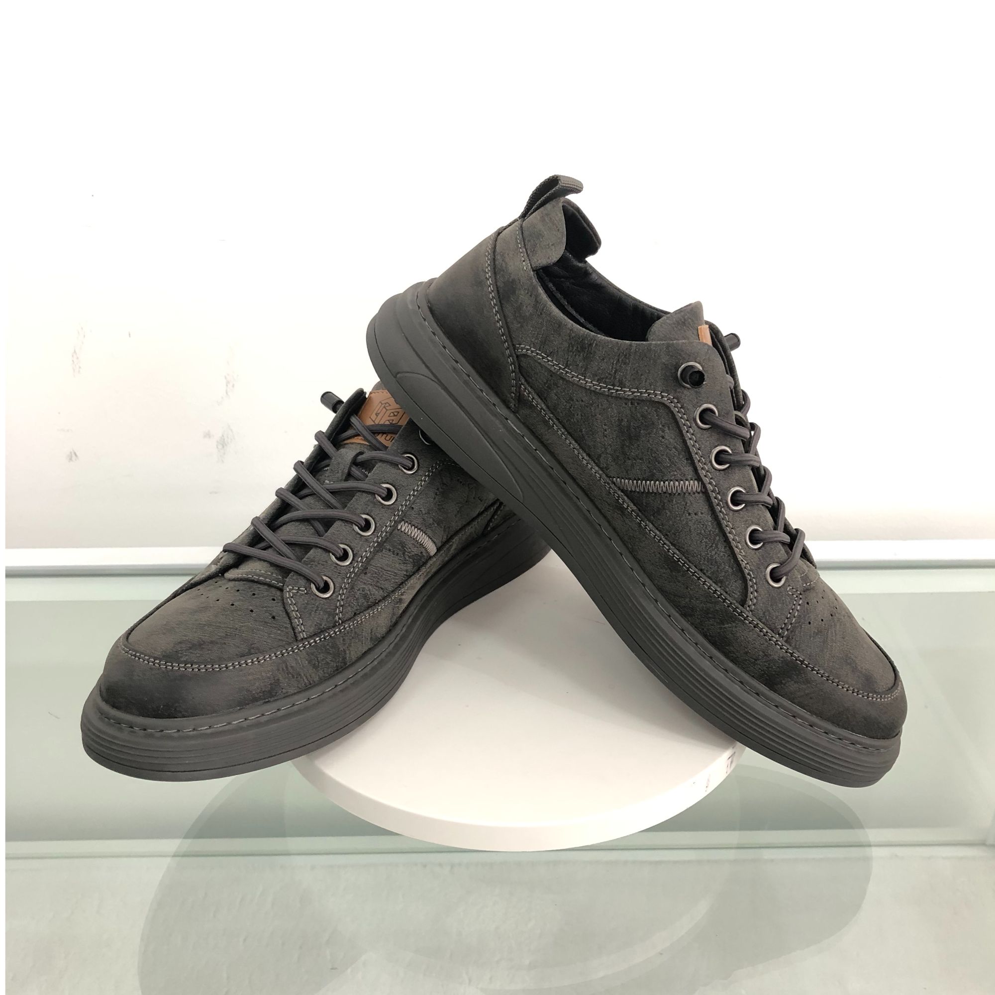 【工厂直销】耐磨四季通用圆头板鞋休闲透气时尚休闲鞋3U087L